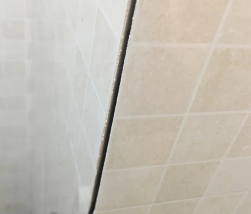 贞丰瓷砖空鼓维修公司分享阳台瓷砖脱落的修复过程可以分为以下几个步骤